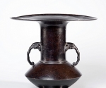 Vase mit Henkeln in Elefantenkopfform